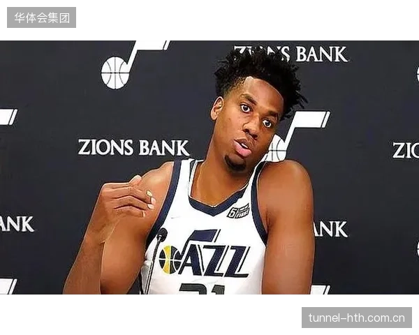 前NBA中锋怀特塞德斩获最佳防守球员，为上海构筑禁飞区。